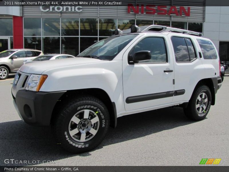 Avalanche White / Pro 4X Gray/Steel 2011 Nissan Xterra Pro-4X 4x4