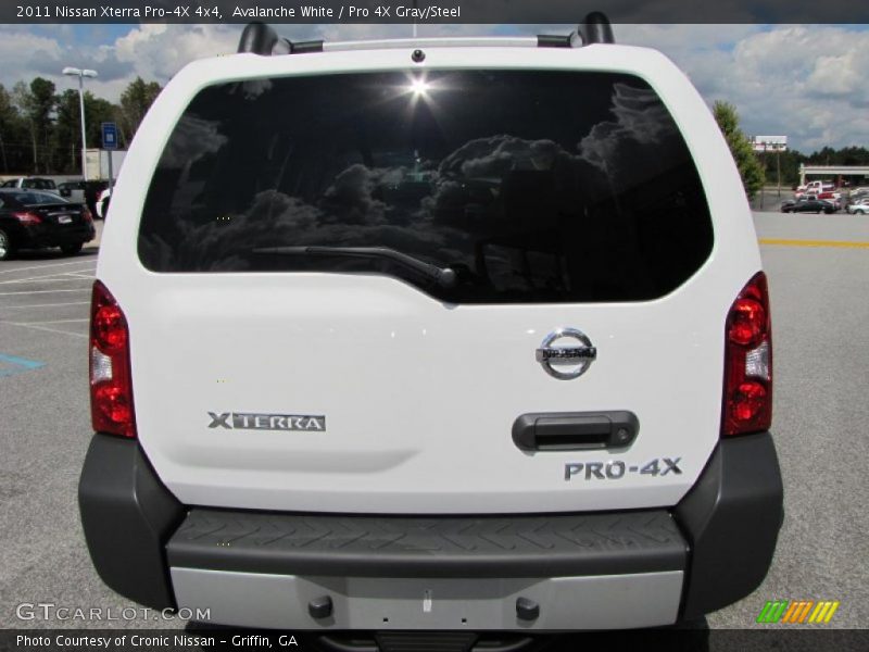 Avalanche White / Pro 4X Gray/Steel 2011 Nissan Xterra Pro-4X 4x4