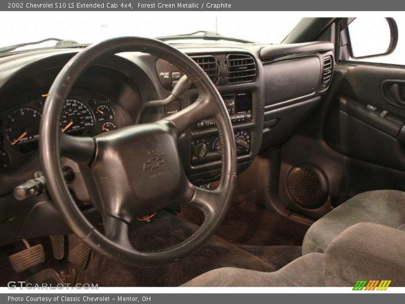 Forest Green Metallic / Graphite 2002 Chevrolet S10 LS Extended Cab 4x4