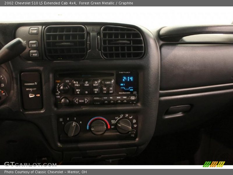 Forest Green Metallic / Graphite 2002 Chevrolet S10 LS Extended Cab 4x4