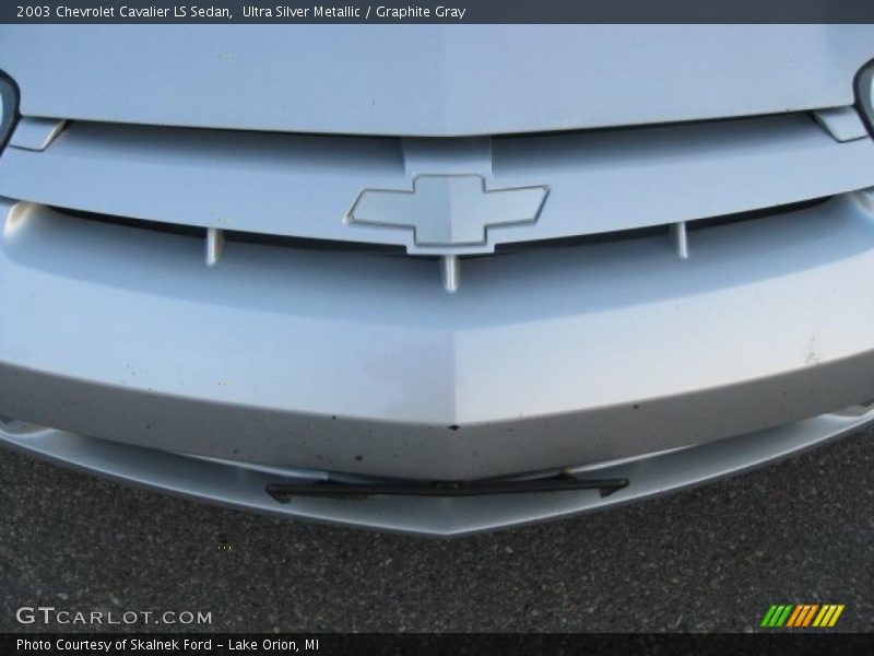 Ultra Silver Metallic / Graphite Gray 2003 Chevrolet Cavalier LS Sedan