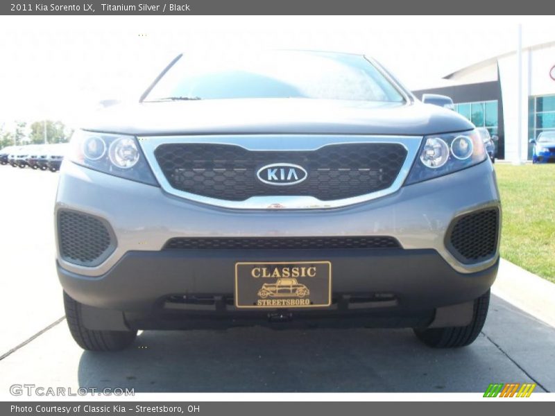 Titanium Silver / Black 2011 Kia Sorento LX