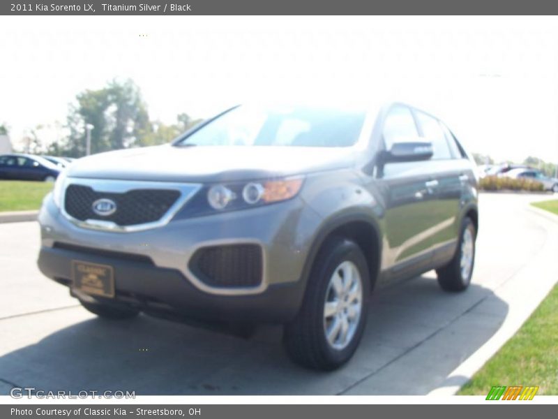 Titanium Silver / Black 2011 Kia Sorento LX