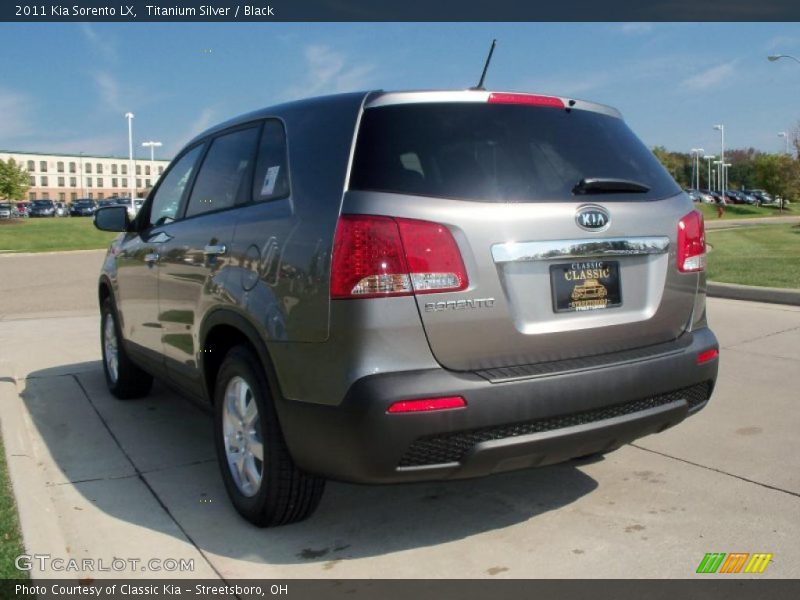 Titanium Silver / Black 2011 Kia Sorento LX