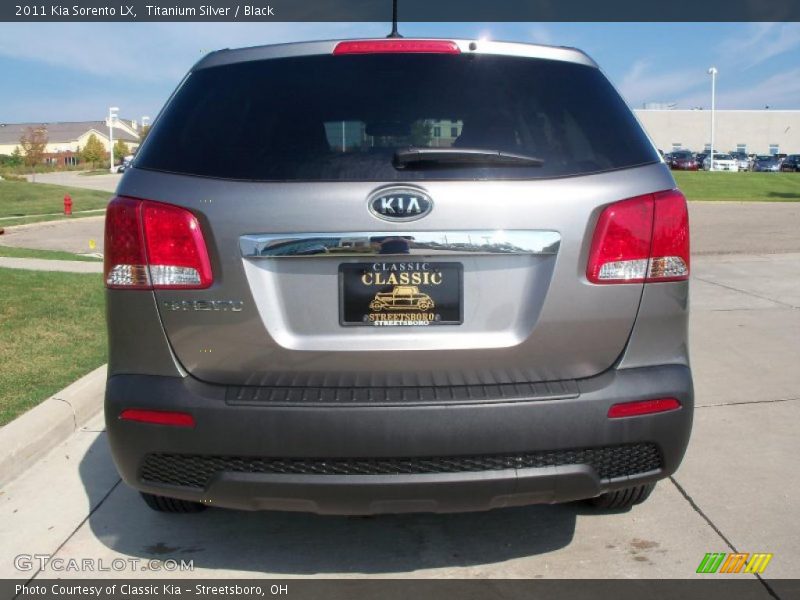 Titanium Silver / Black 2011 Kia Sorento LX