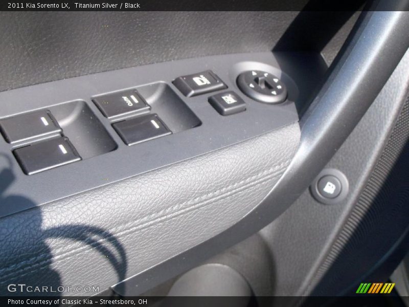 Titanium Silver / Black 2011 Kia Sorento LX