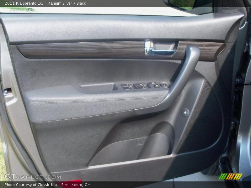 Titanium Silver / Black 2011 Kia Sorento LX