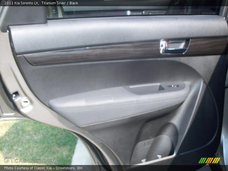 Titanium Silver / Black 2011 Kia Sorento LX