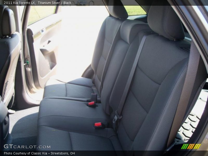 Titanium Silver / Black 2011 Kia Sorento LX