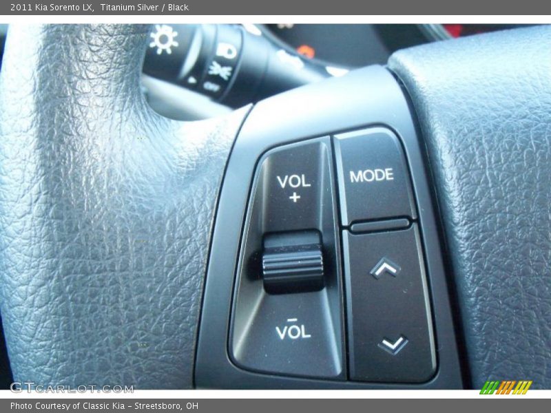 Titanium Silver / Black 2011 Kia Sorento LX