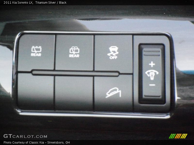 Titanium Silver / Black 2011 Kia Sorento LX