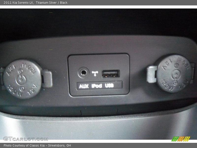 Titanium Silver / Black 2011 Kia Sorento LX