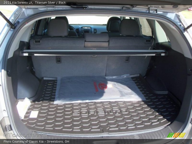 Titanium Silver / Black 2011 Kia Sorento LX