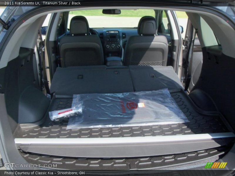 Titanium Silver / Black 2011 Kia Sorento LX
