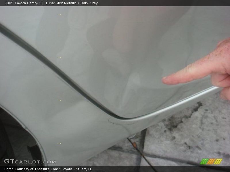 Lunar Mist Metallic / Dark Gray 2005 Toyota Camry LE