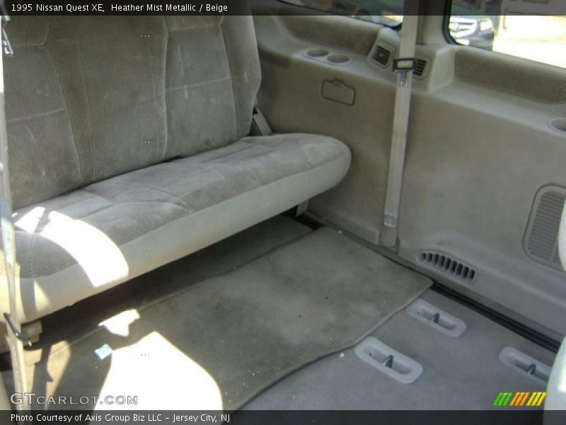 Heather Mist Metallic / Beige 1995 Nissan Quest XE