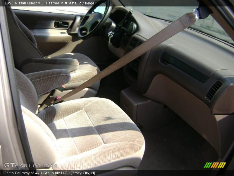 Heather Mist Metallic / Beige 1995 Nissan Quest XE