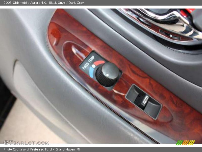 Black Onyx / Dark Gray 2003 Oldsmobile Aurora 4.0