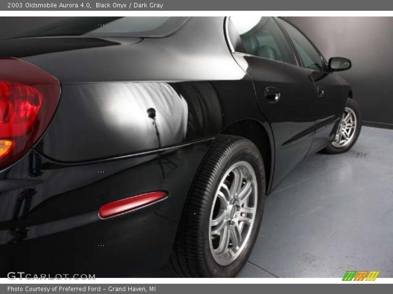 Black Onyx / Dark Gray 2003 Oldsmobile Aurora 4.0