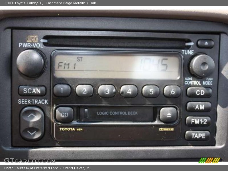 Cashmere Beige Metallic / Oak 2001 Toyota Camry LE