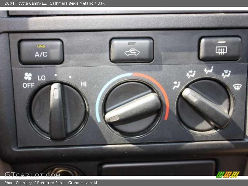 Cashmere Beige Metallic / Oak 2001 Toyota Camry LE