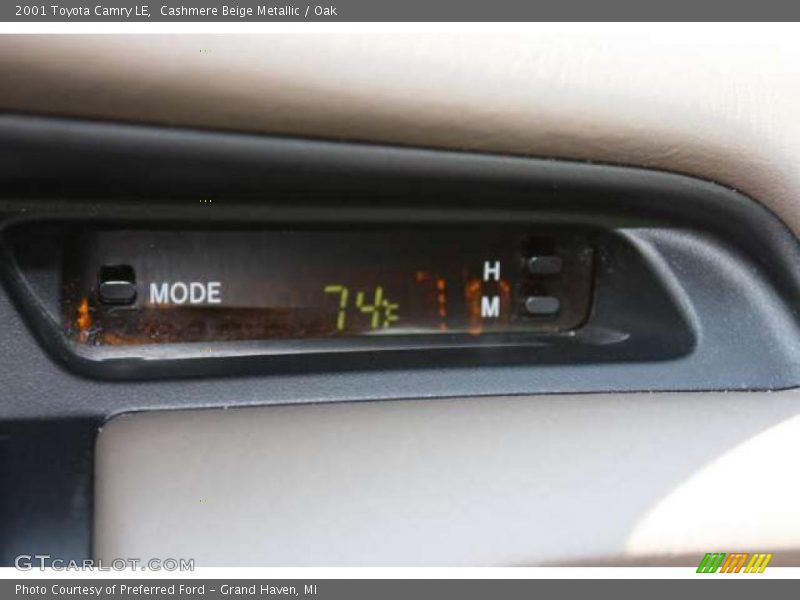 Cashmere Beige Metallic / Oak 2001 Toyota Camry LE