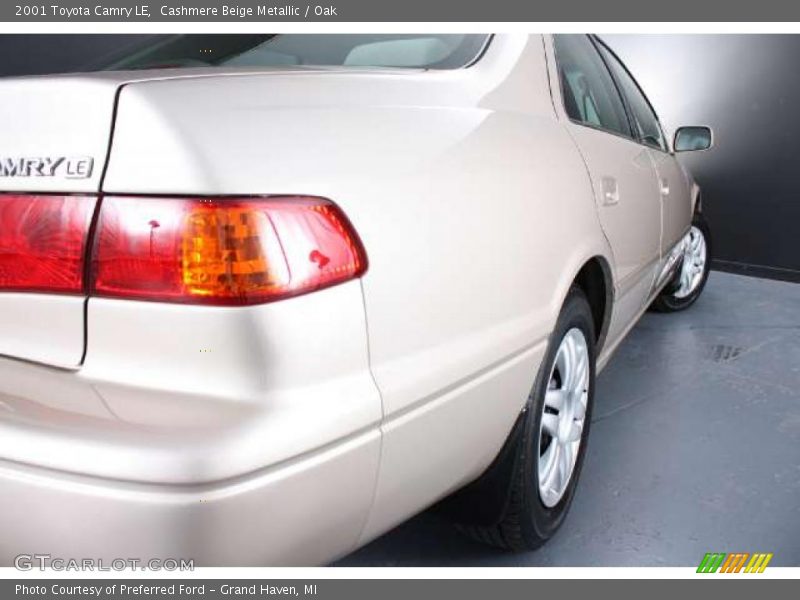 Cashmere Beige Metallic / Oak 2001 Toyota Camry LE