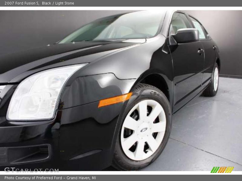 Black / Light Stone 2007 Ford Fusion S