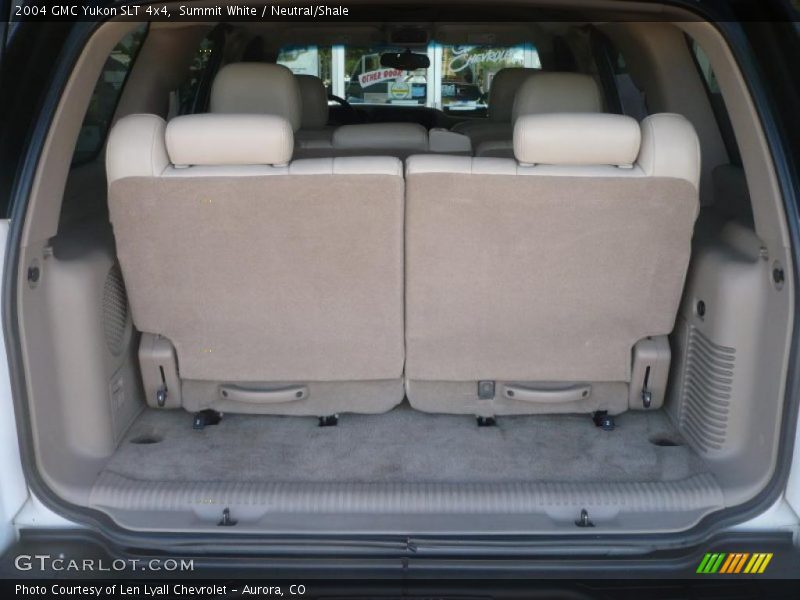 Summit White / Neutral/Shale 2004 GMC Yukon SLT 4x4