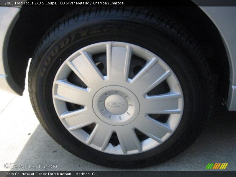 CD Silver Metallic / Charcoal/Charcoal 2005 Ford Focus ZX3 S Coupe