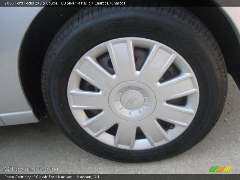 CD Silver Metallic / Charcoal/Charcoal 2005 Ford Focus ZX3 S Coupe