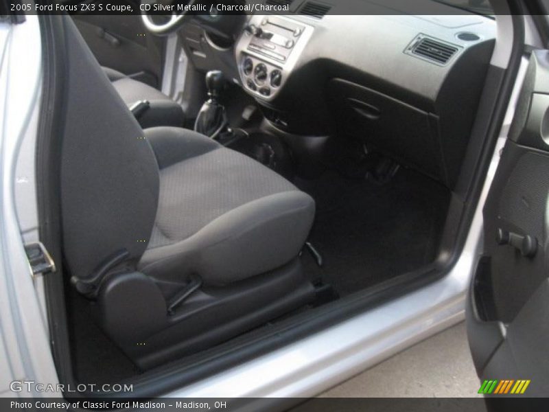 CD Silver Metallic / Charcoal/Charcoal 2005 Ford Focus ZX3 S Coupe