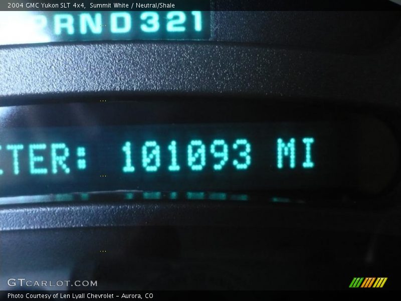Summit White / Neutral/Shale 2004 GMC Yukon SLT 4x4