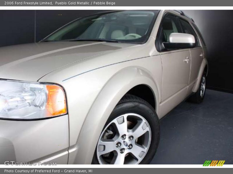Pueblo Gold Metallic / Pebble Beige 2006 Ford Freestyle Limited