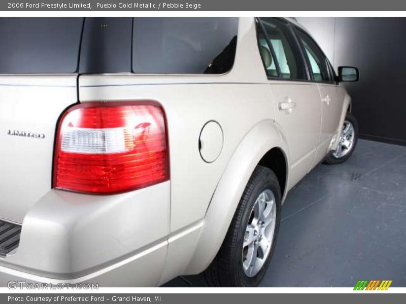 Pueblo Gold Metallic / Pebble Beige 2006 Ford Freestyle Limited