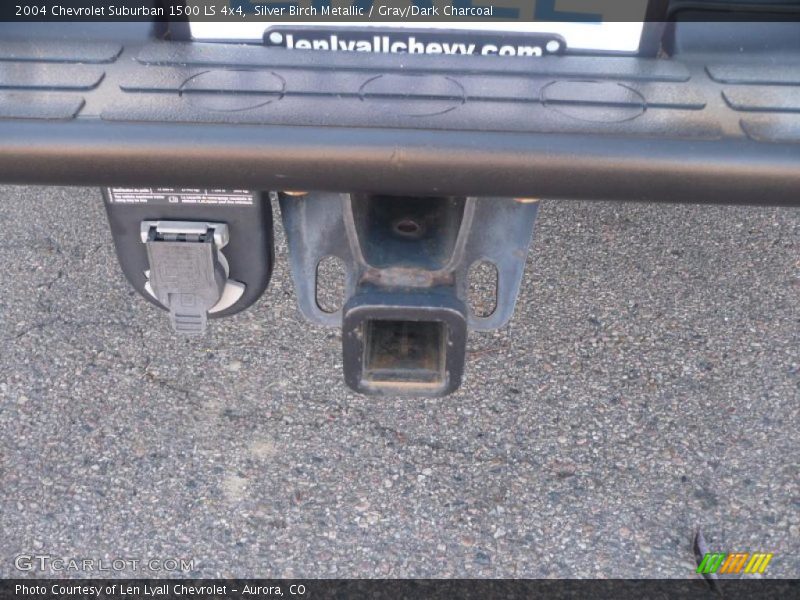 Silver Birch Metallic / Gray/Dark Charcoal 2004 Chevrolet Suburban 1500 LS 4x4