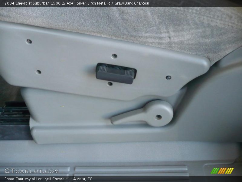 Silver Birch Metallic / Gray/Dark Charcoal 2004 Chevrolet Suburban 1500 LS 4x4