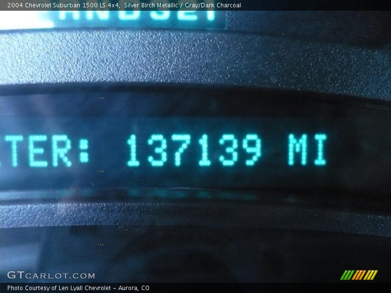 Silver Birch Metallic / Gray/Dark Charcoal 2004 Chevrolet Suburban 1500 LS 4x4