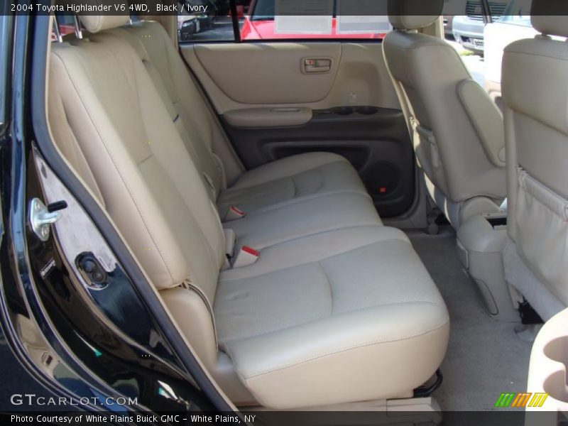 Black / Ivory 2004 Toyota Highlander V6 4WD