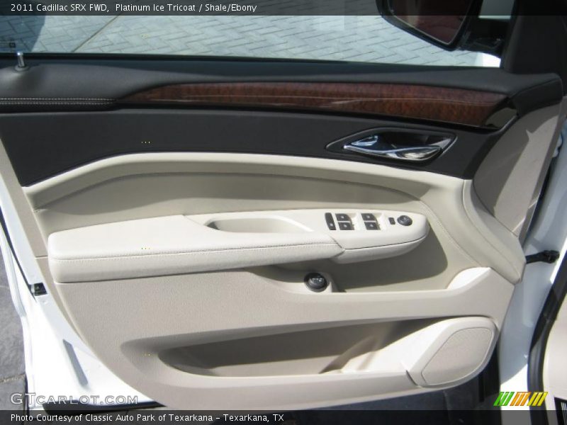 Platinum Ice Tricoat / Shale/Ebony 2011 Cadillac SRX FWD