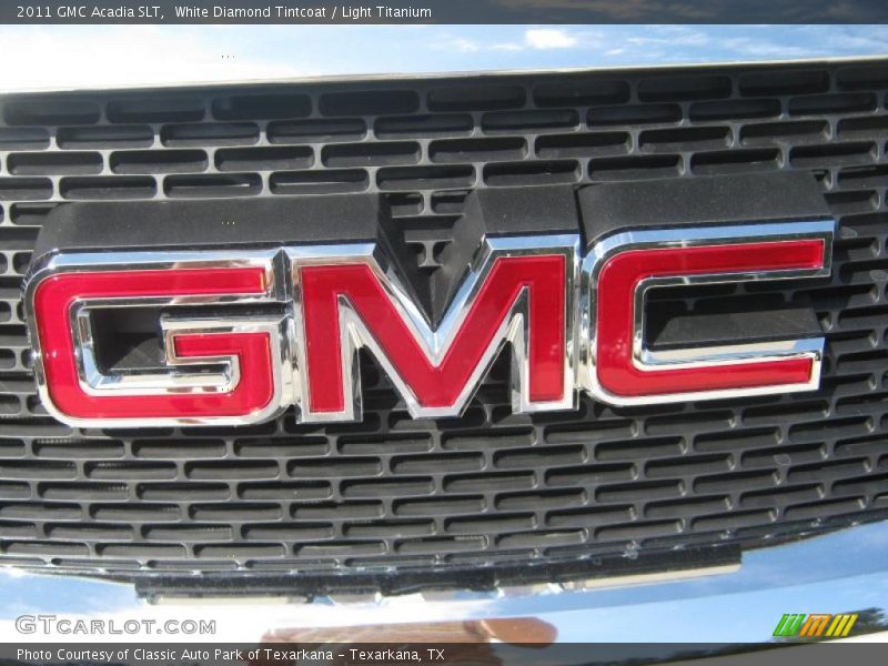White Diamond Tintcoat / Light Titanium 2011 GMC Acadia SLT
