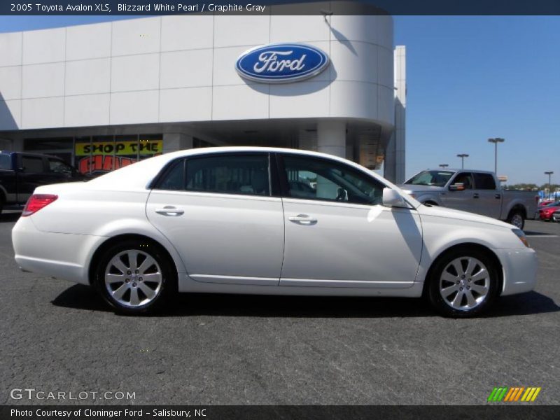 Blizzard White Pearl / Graphite Gray 2005 Toyota Avalon XLS