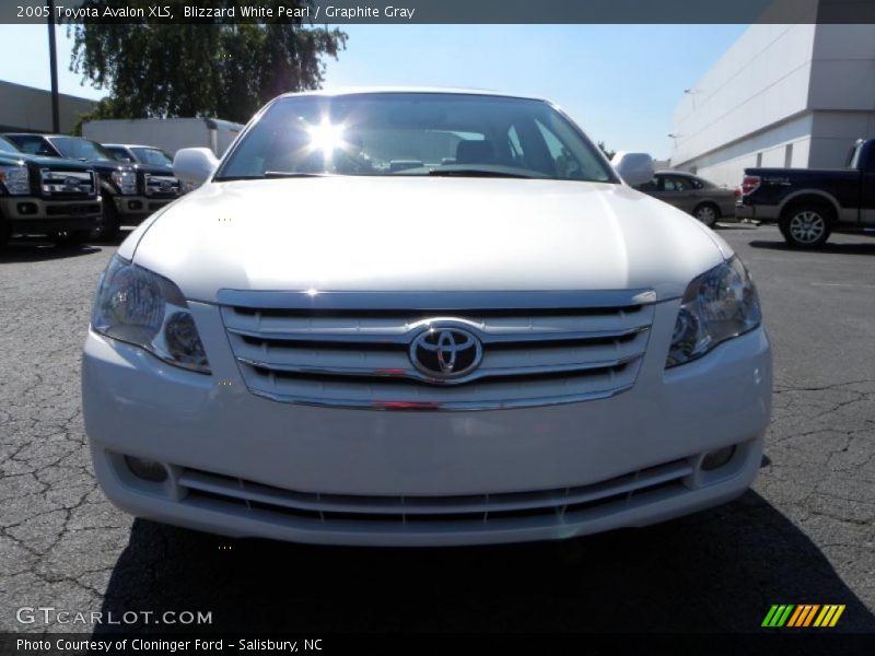 Blizzard White Pearl / Graphite Gray 2005 Toyota Avalon XLS