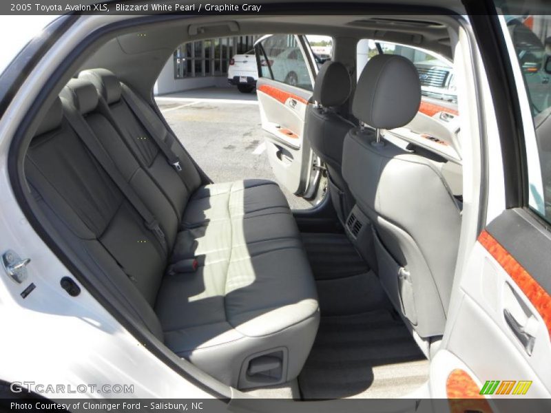 Blizzard White Pearl / Graphite Gray 2005 Toyota Avalon XLS