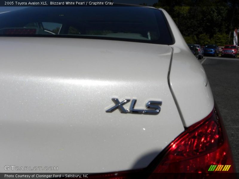 Blizzard White Pearl / Graphite Gray 2005 Toyota Avalon XLS