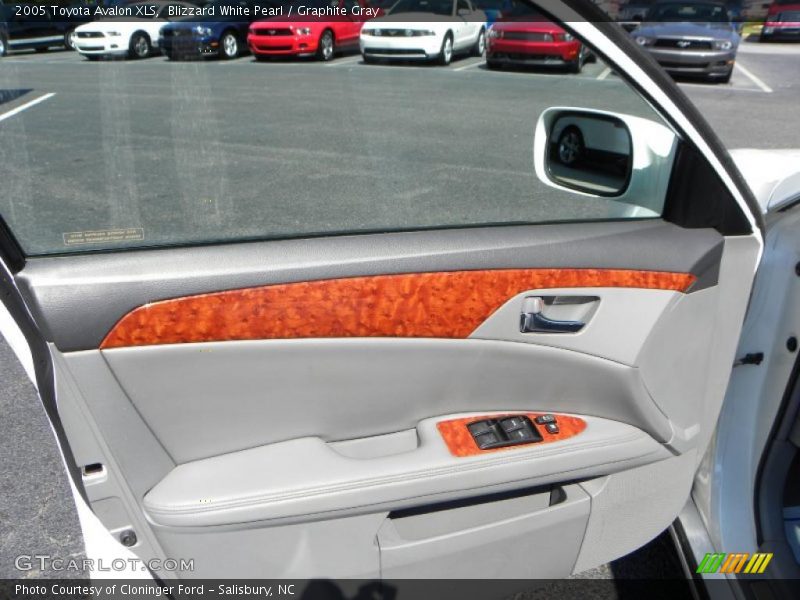 Blizzard White Pearl / Graphite Gray 2005 Toyota Avalon XLS
