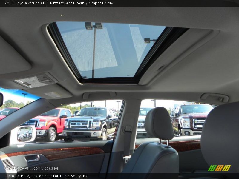 Blizzard White Pearl / Graphite Gray 2005 Toyota Avalon XLS