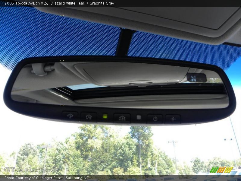 Blizzard White Pearl / Graphite Gray 2005 Toyota Avalon XLS