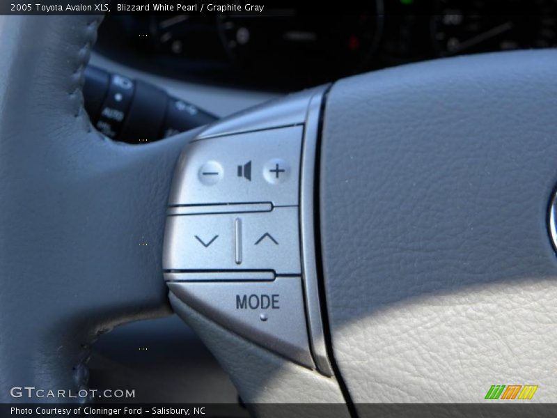 Blizzard White Pearl / Graphite Gray 2005 Toyota Avalon XLS