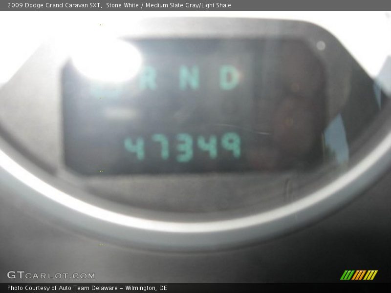 Stone White / Medium Slate Gray/Light Shale 2009 Dodge Grand Caravan SXT